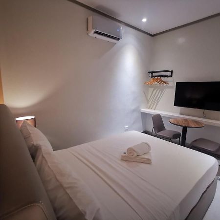 Yes Hotel Imus Cavite Exteriör bild