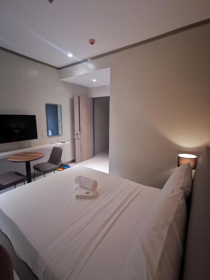 Yes Hotel Imus Cavite Exteriör bild