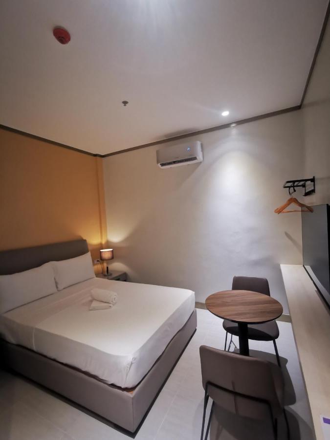 Yes Hotel Imus Cavite Exteriör bild