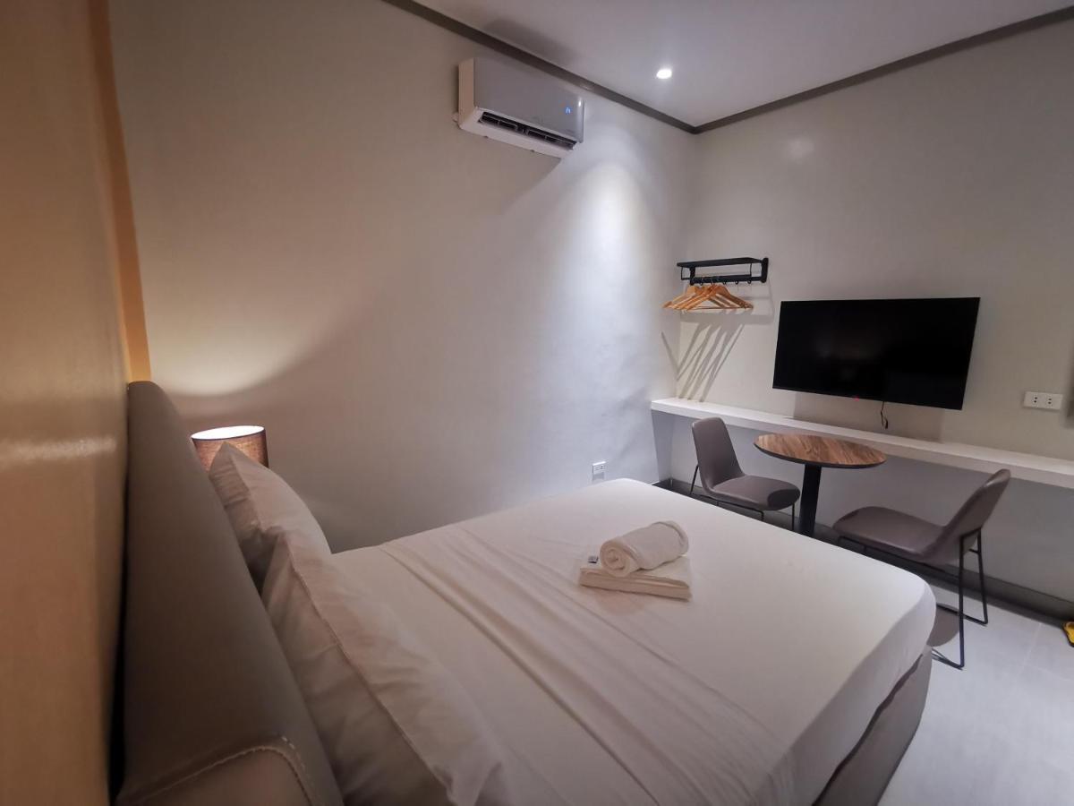 Yes Hotel Imus Cavite Exteriör bild