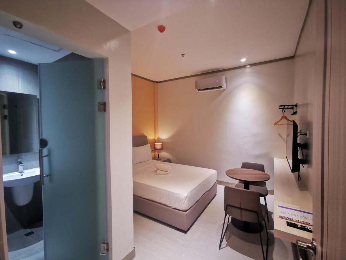Yes Hotel Imus Cavite Exteriör bild