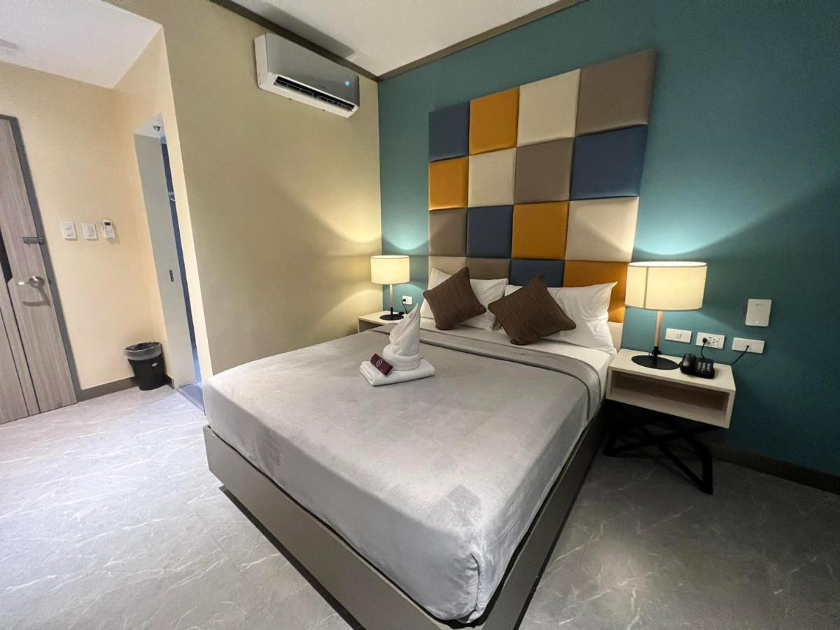 Yes Hotel Imus Cavite Exteriör bild